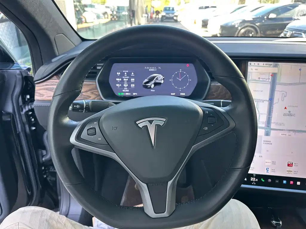 TESLA MODEL X