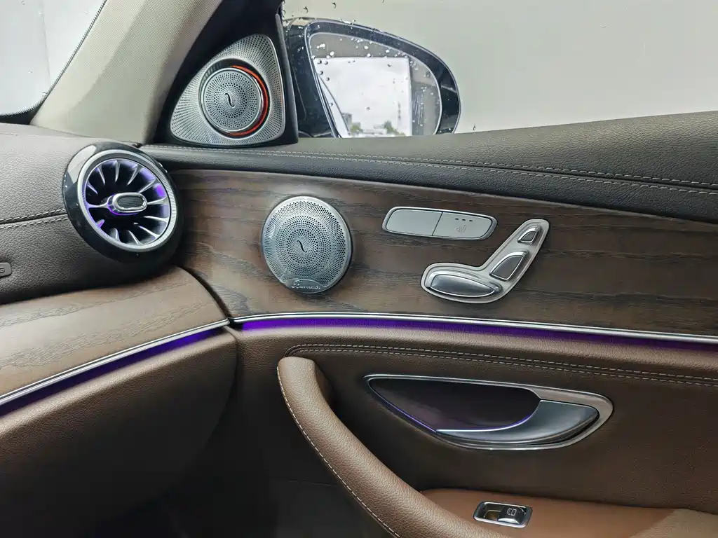 Mercedes-Benz E-Class — миниатюра 17