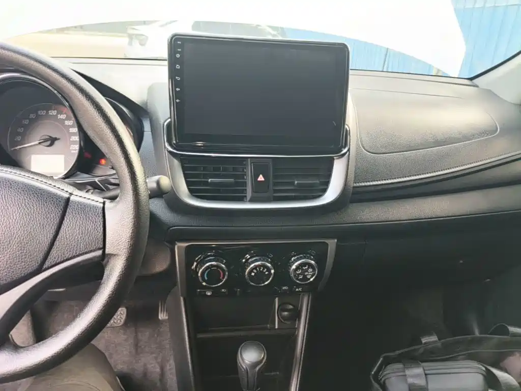 Toyota Yaris L — миниатюра 13