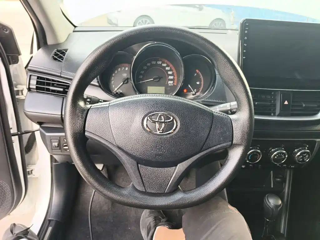 Toyota Yaris L — миниатюра 11