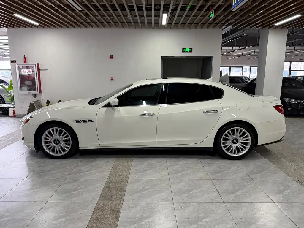 Maserati Quattroporte — миниатюра 6