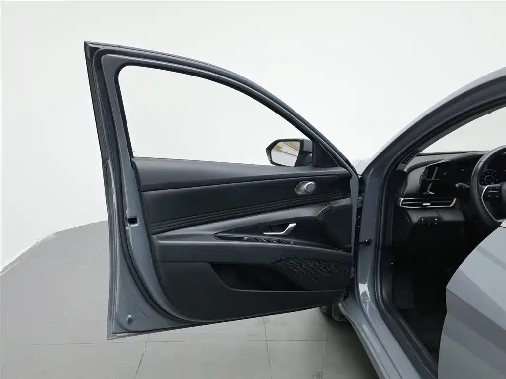 Hyundai Elantra 2021 1.5L CVT LUX Luxury