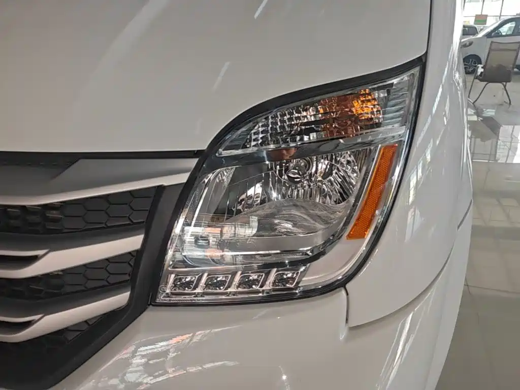 MAXUS V80 — миниатюра 24