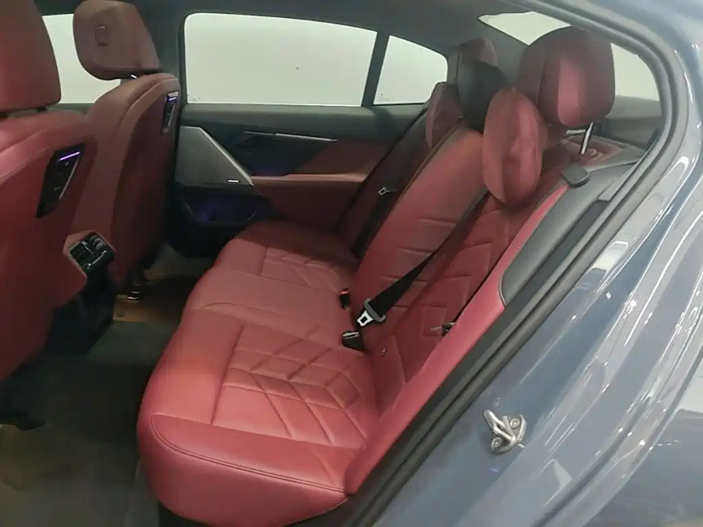 BMW 5 Series — миниатюра 17