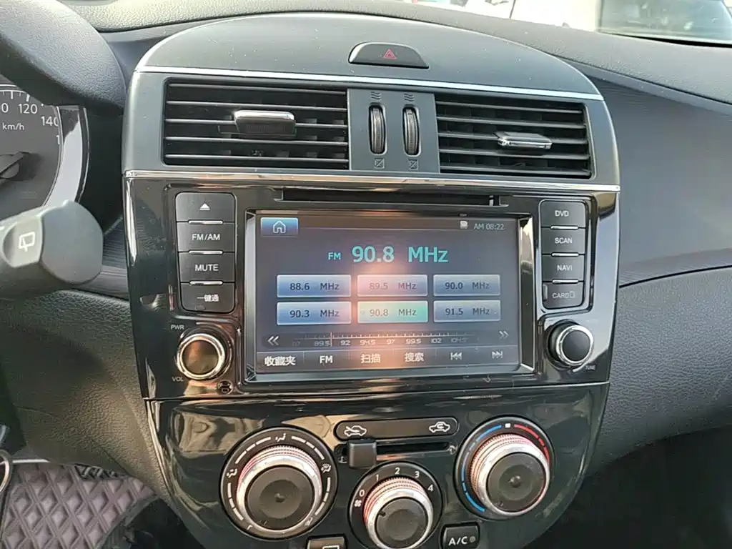 Nissan Tiida — миниатюра 13
