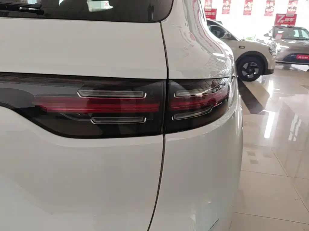 Porsche Cayenne — миниатюра 8