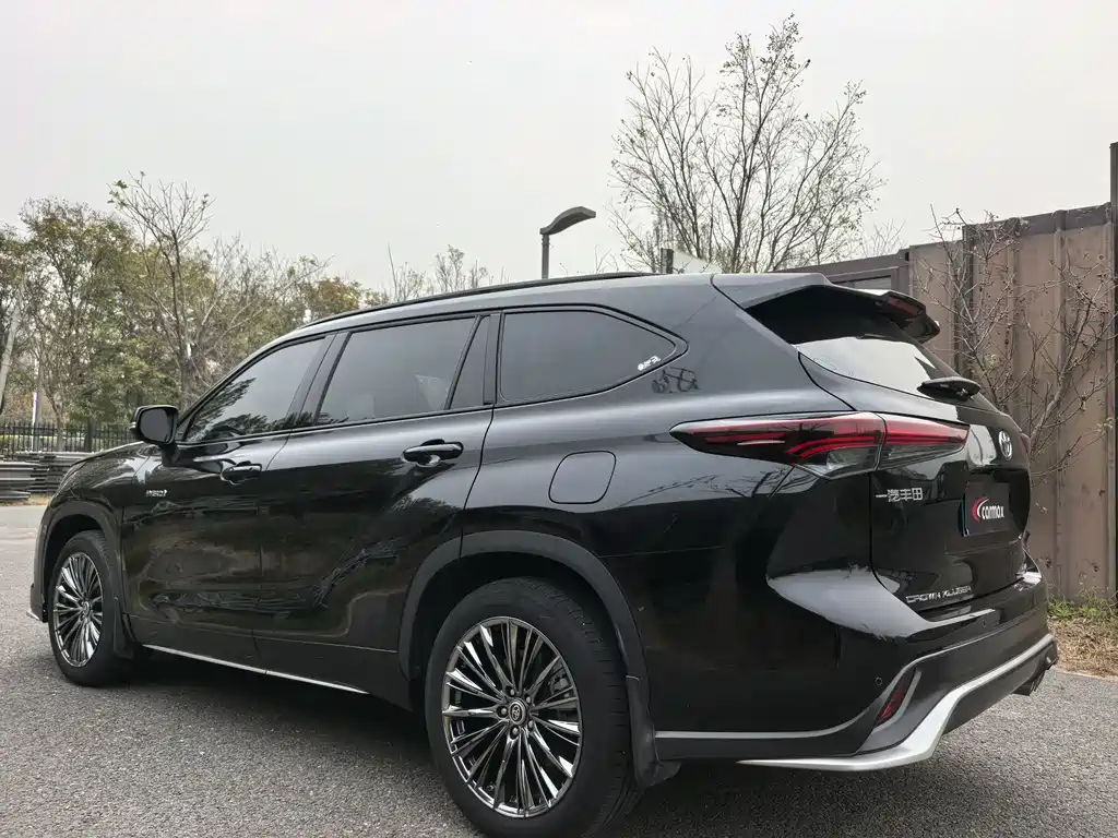 Toyota Crown Kluger — миниатюра 4