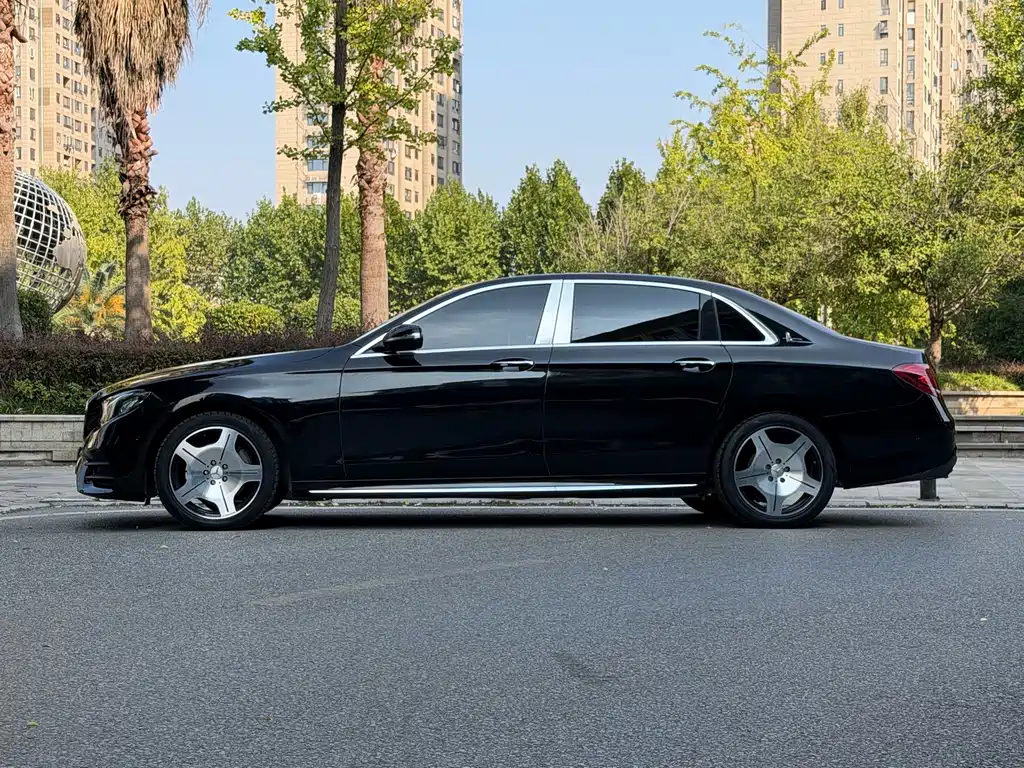 Mercedes-Benz E-Class — миниатюра 7