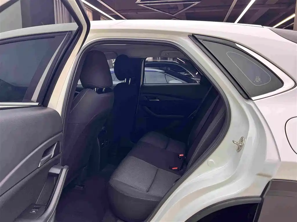 Mazda CX-30 EV — миниатюра 10