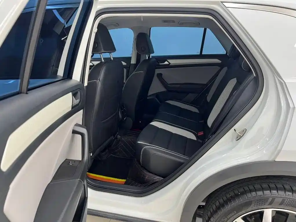 Volkswagen T-Roc — миниатюра 10