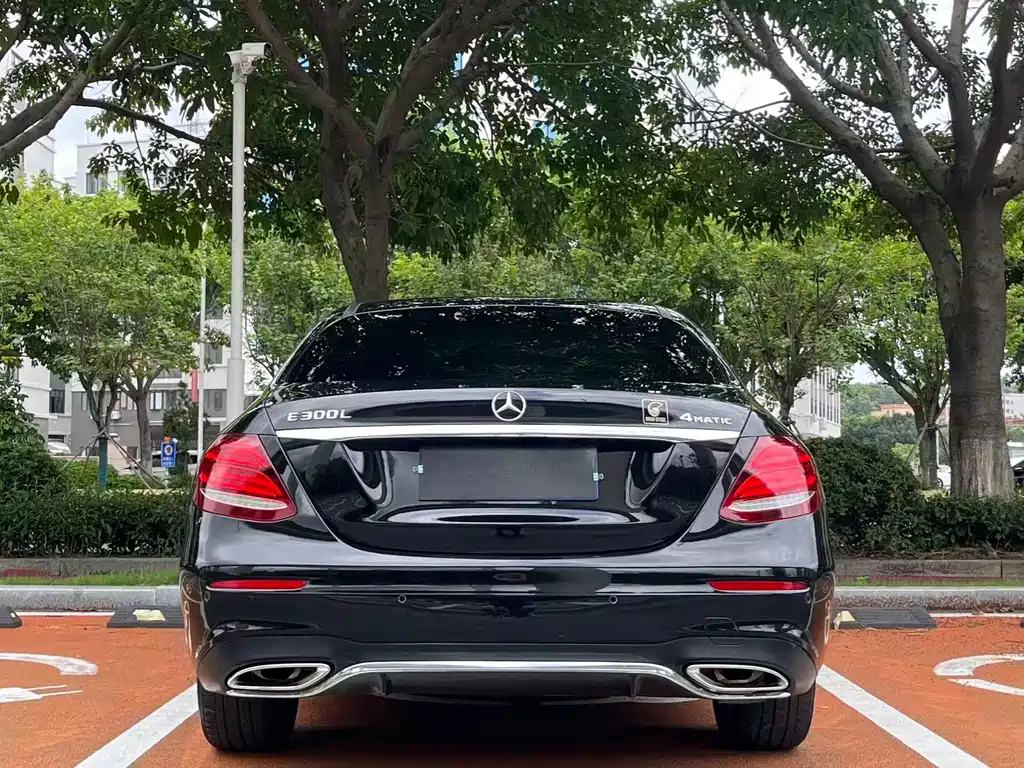 Mercedes-Benz E-Class — миниатюра 8