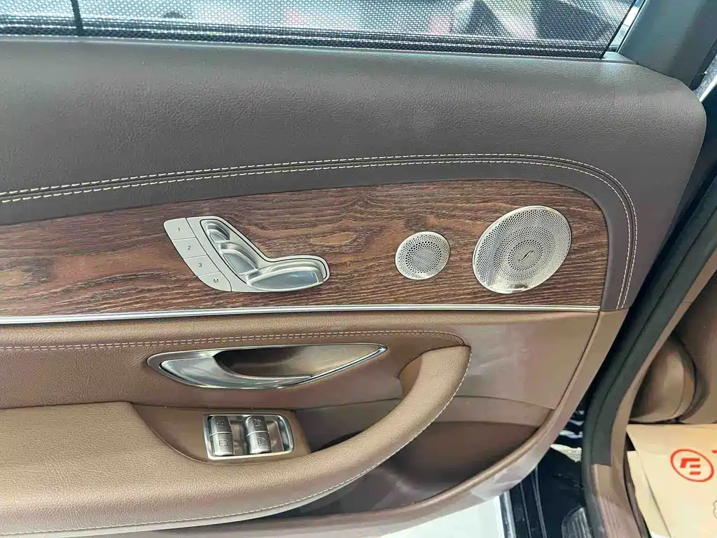 Mercedes-Benz E-Class — миниатюра 10