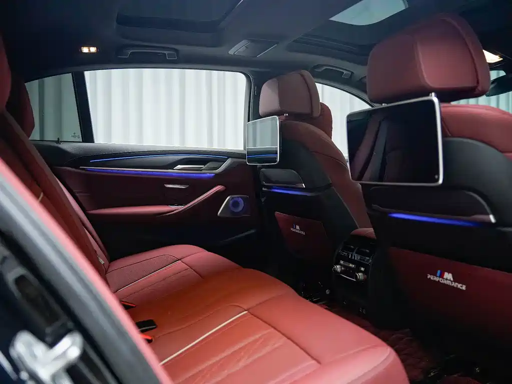 BMW 5 Series — миниатюра 12