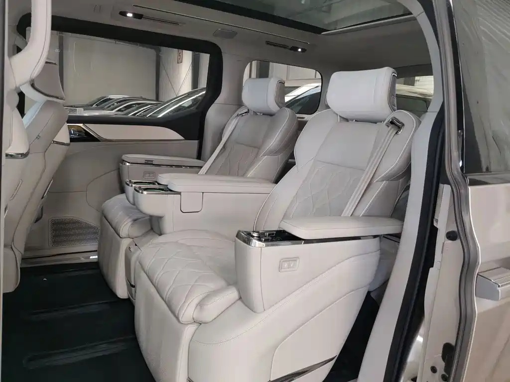 Volvo EM90 — миниатюра 11
