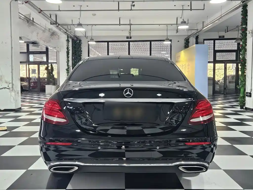 Mercedes-Benz E-Class — миниатюра 6