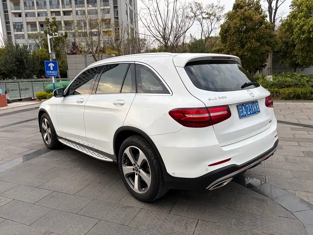 MERCEDES-BENZ GLC