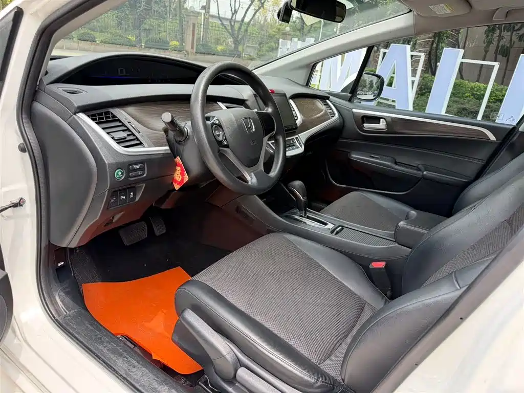 Honda Jade 2016 1.8L AT Comfort Elite 5 мест