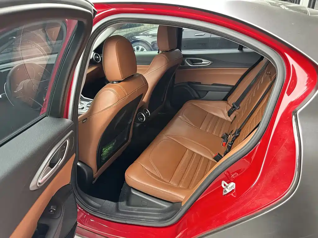 Alfa Romeo Giulia — миниатюра 9