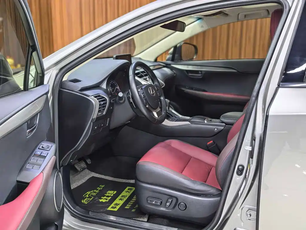 Lexus NX 2018 300h V