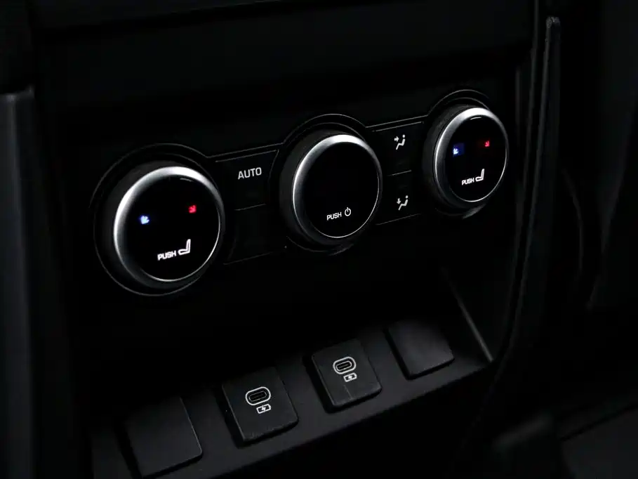 Land Rover Defender — миниатюра 18