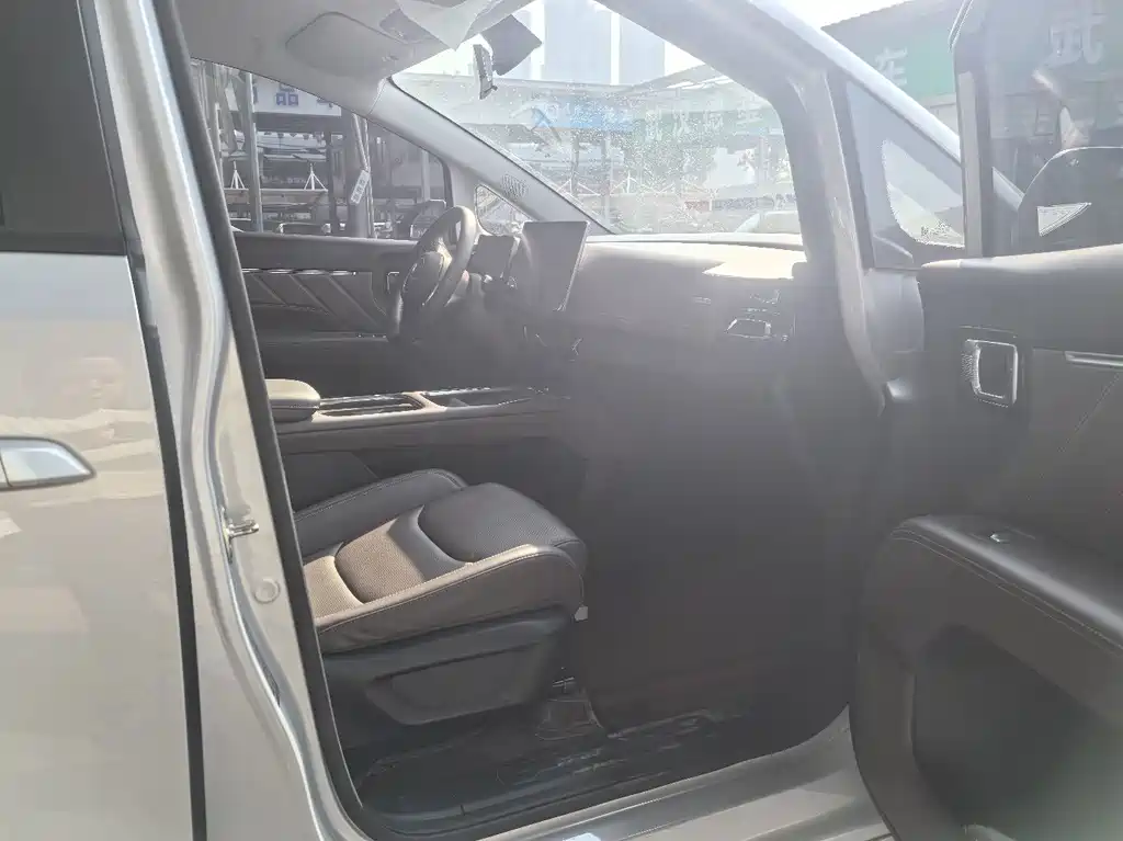Wuling Xingguang 730 New Energy — миниатюра 4