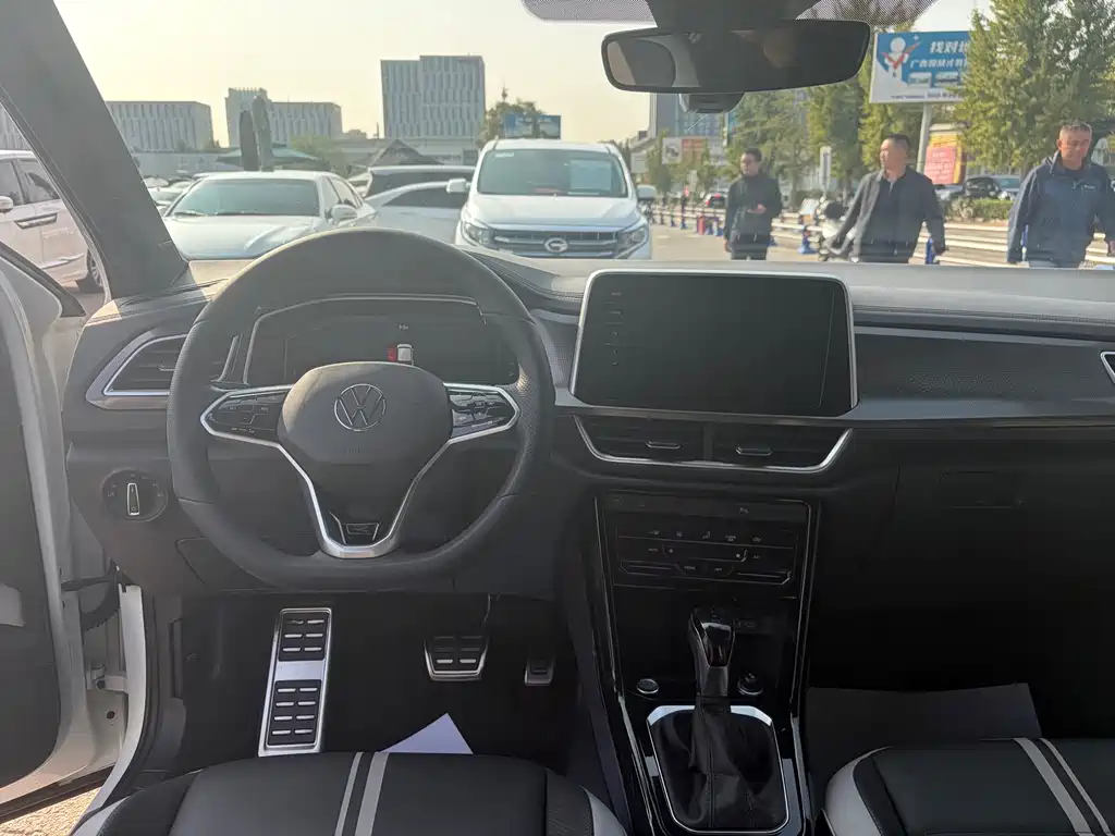 Volkswagen T-Roc — миниатюра 10