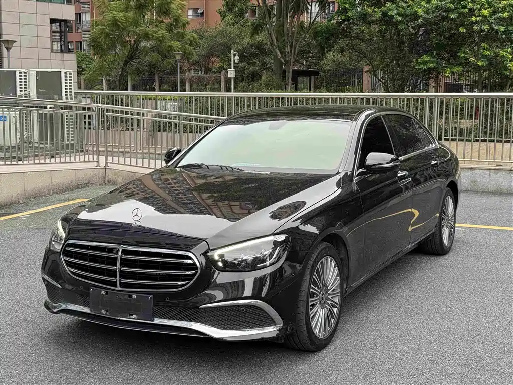 Mercedes-Benz E-Class — миниатюра 2