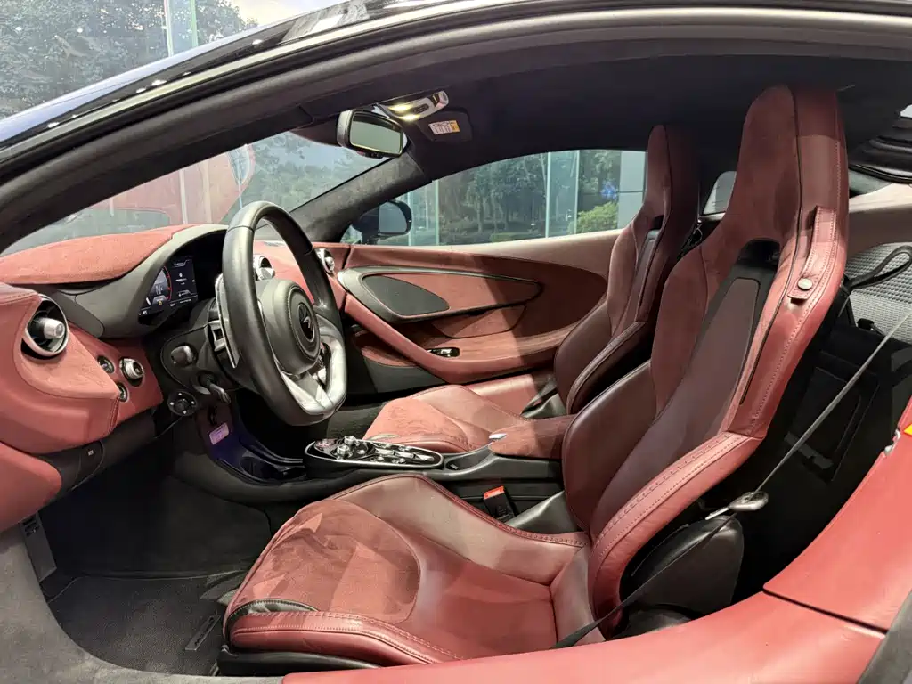 McLaren GT — миниатюра 5