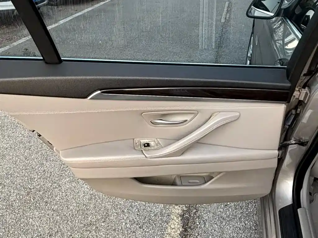 BMW 5 Series — миниатюра 7