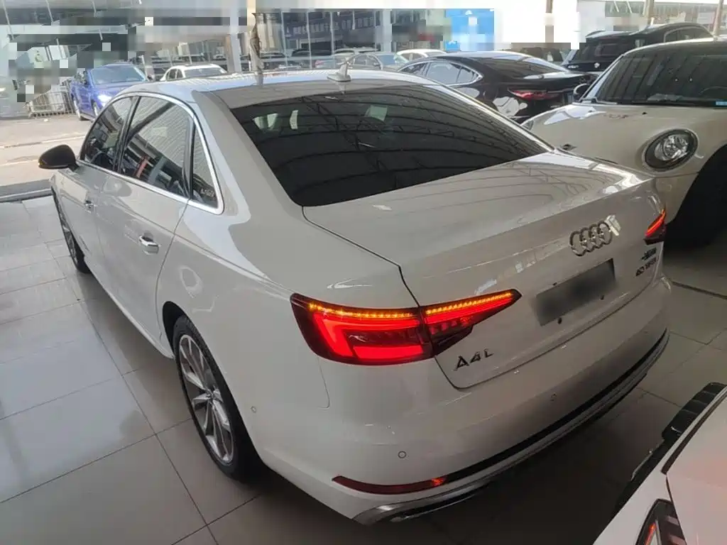 Audi A4L 2019 40 TFSI Fashion V