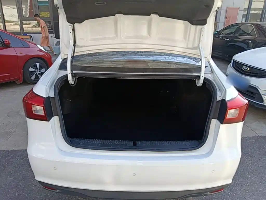 Roewe 360 — миниатюра 19