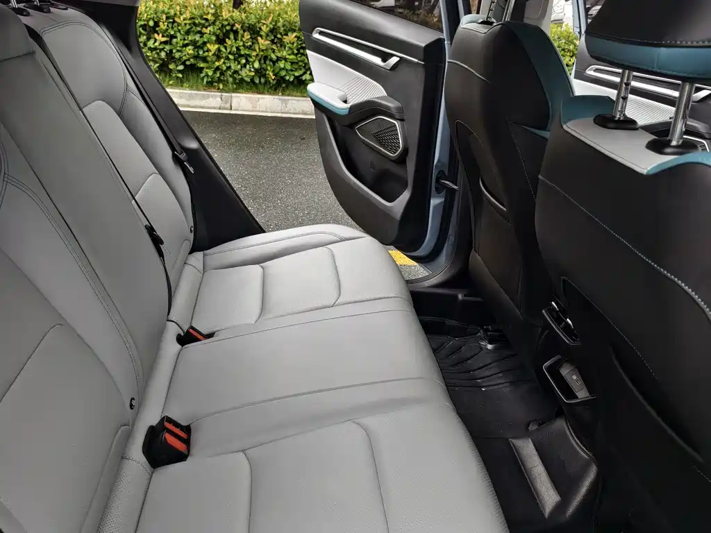 Geely Emgrand — миниатюра 10