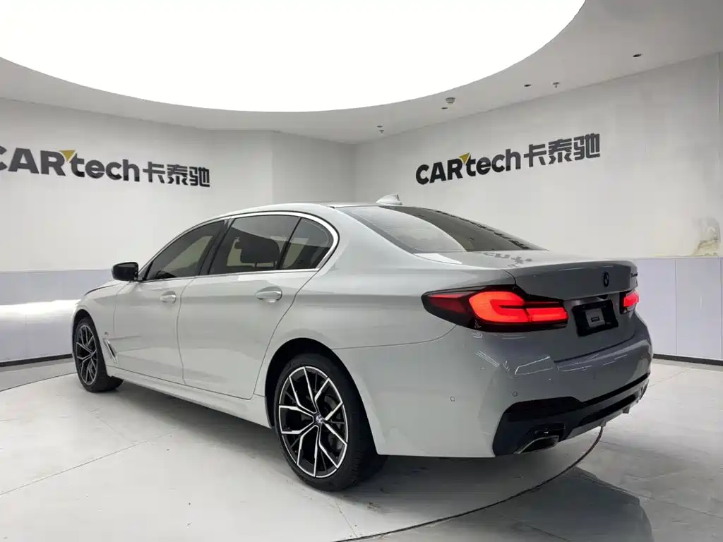 BMW 5 Series — миниатюра 7