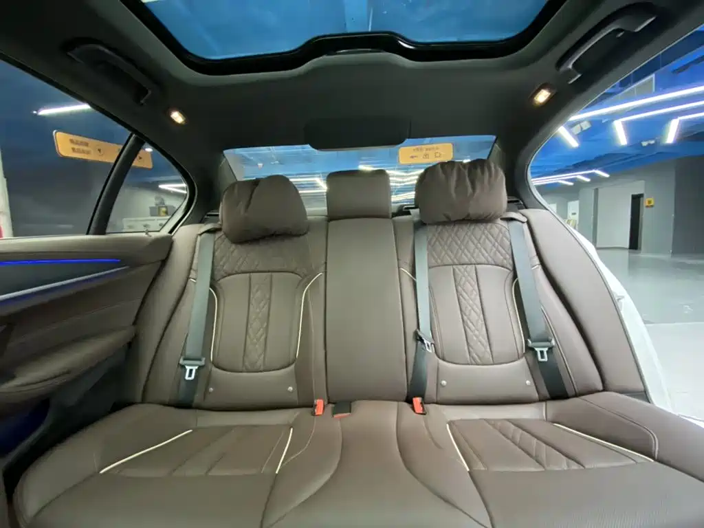 BMW 5 Series — миниатюра 25