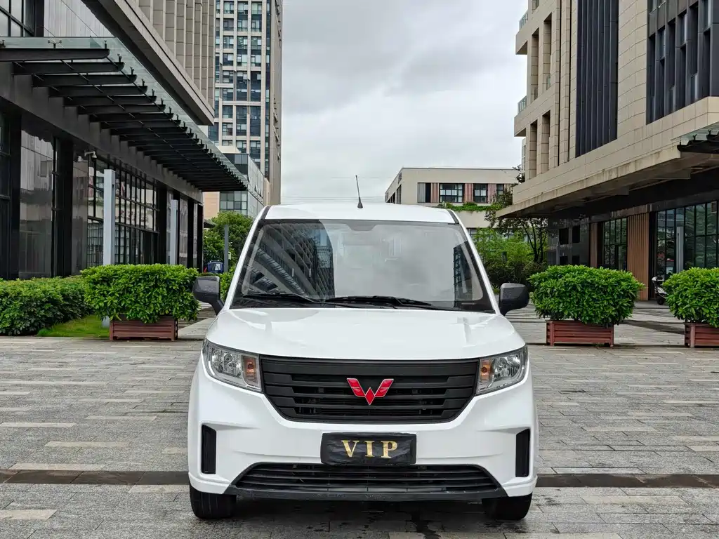 Wuling Hongguang PLUS 2022