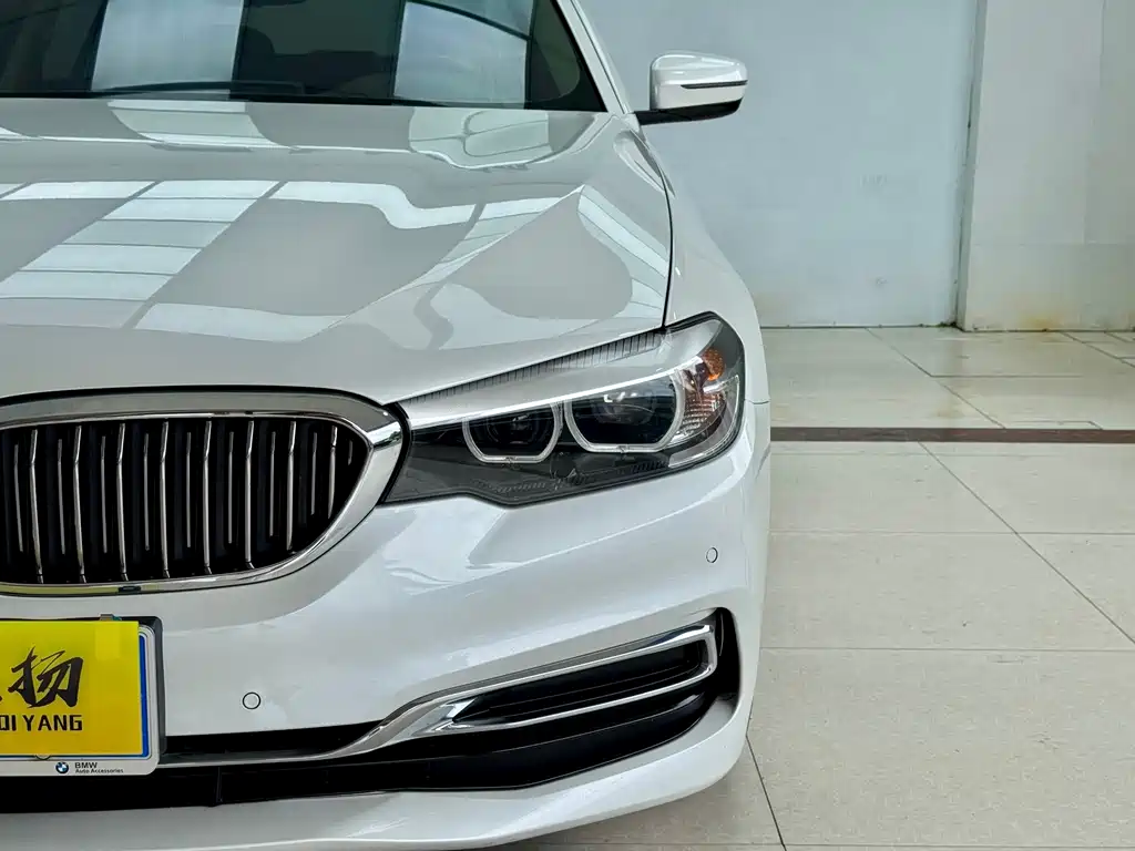 BMW 5 Series — миниатюра 4