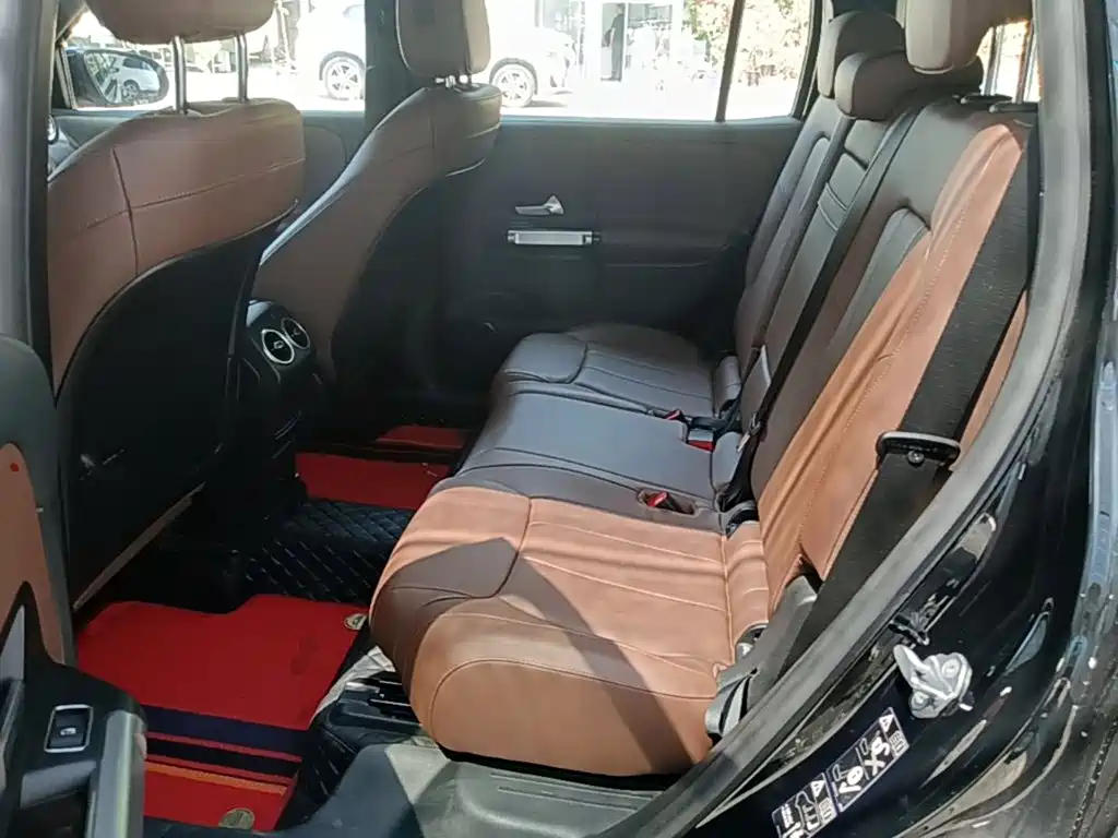 Mercedes-Benz GLB — миниатюра 17