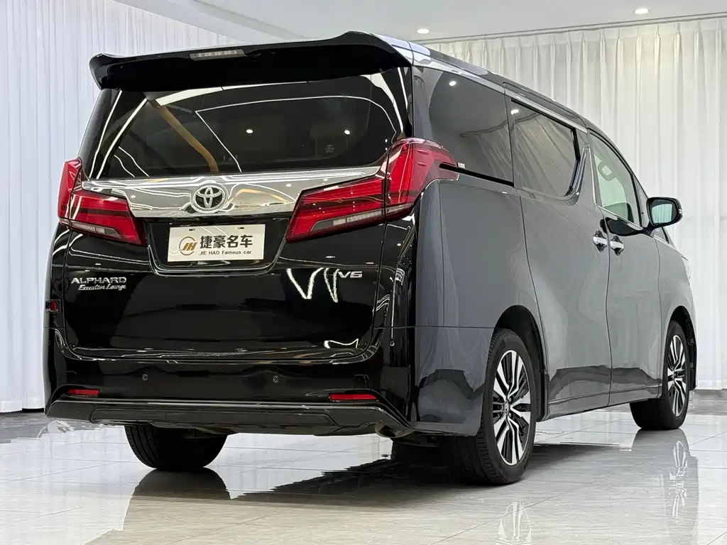 Toyota Alphard — миниатюра 15