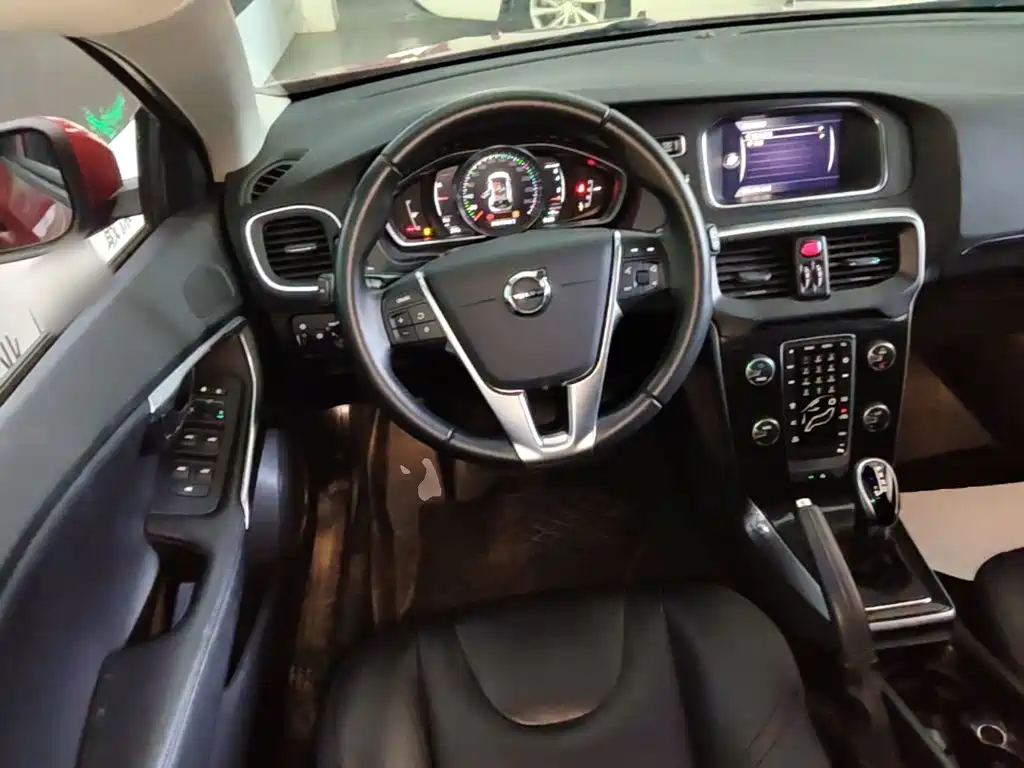 Volvo V40 — миниатюра 11