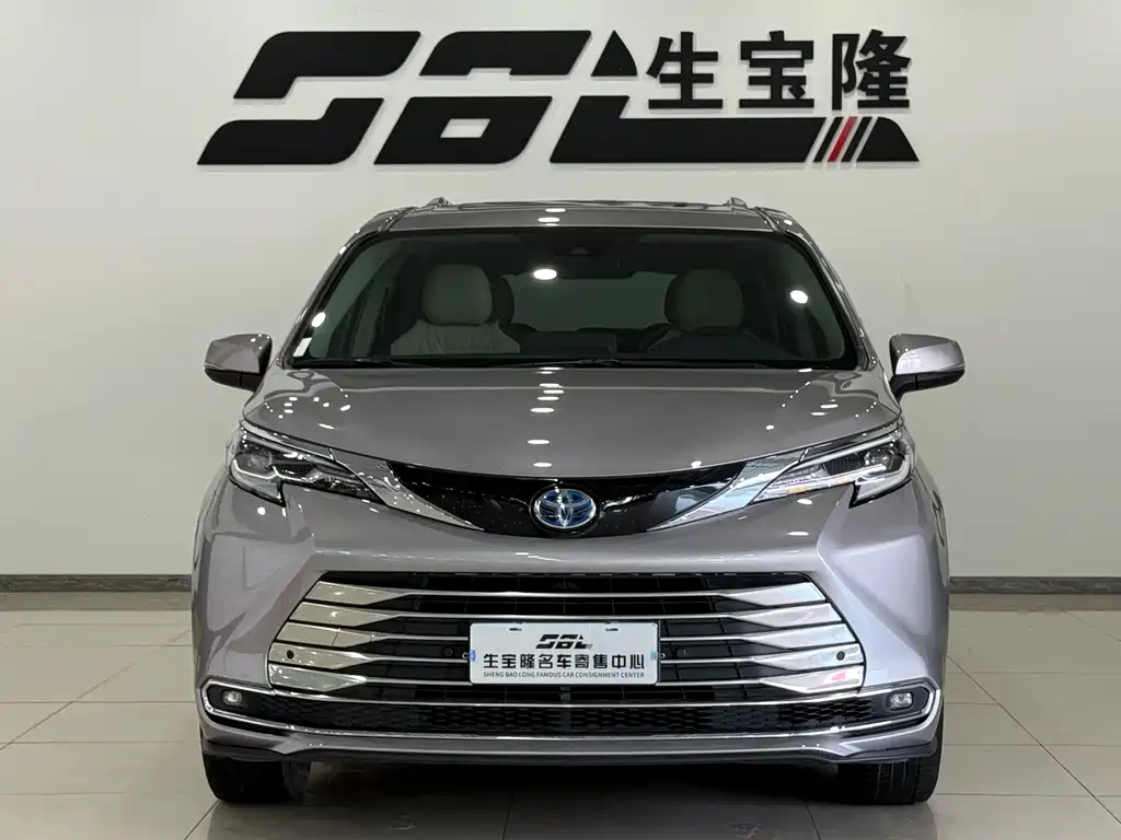 Toyota Sienna — миниатюра 2