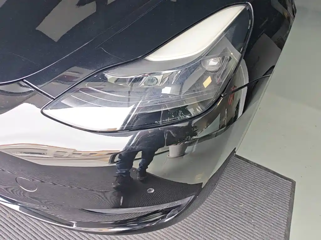 Tesla Model Y — миниатюра 24