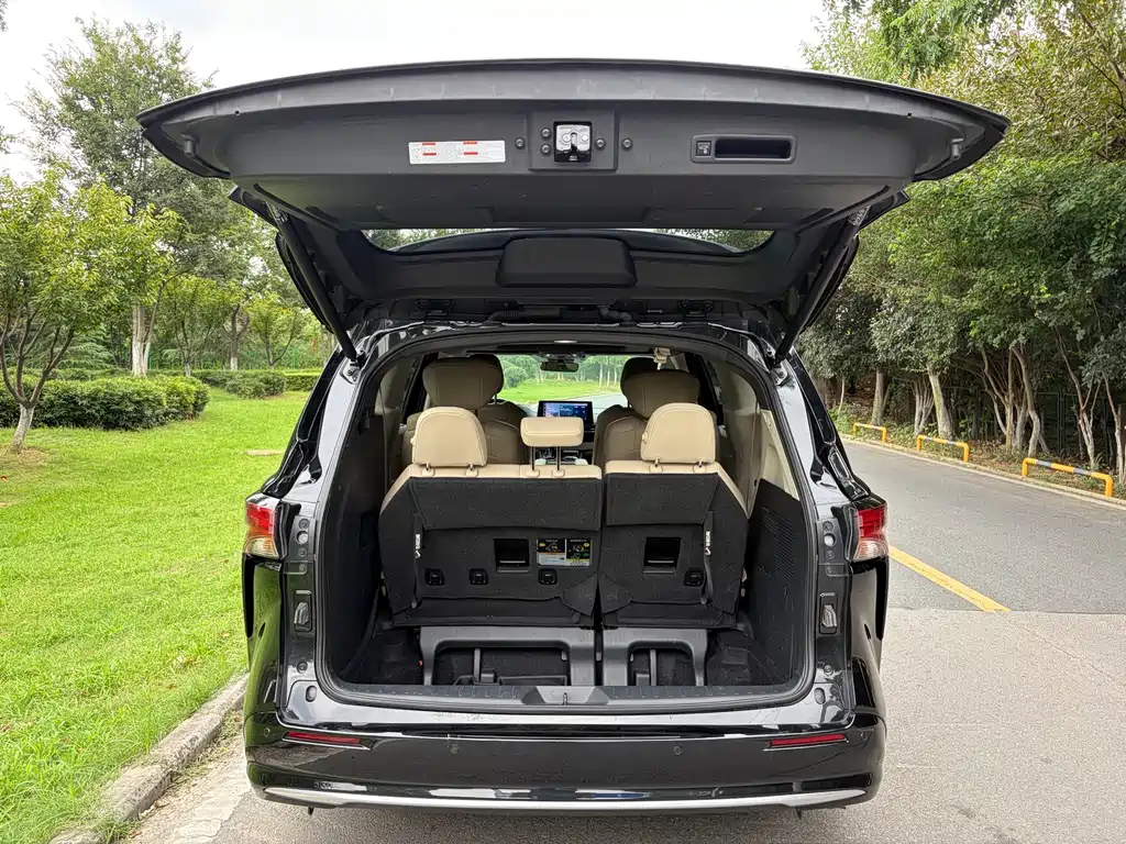 Toyota Sienna — миниатюра 11