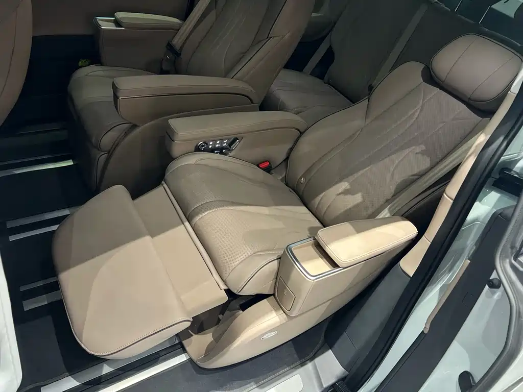 XPeng X9 — миниатюра 5