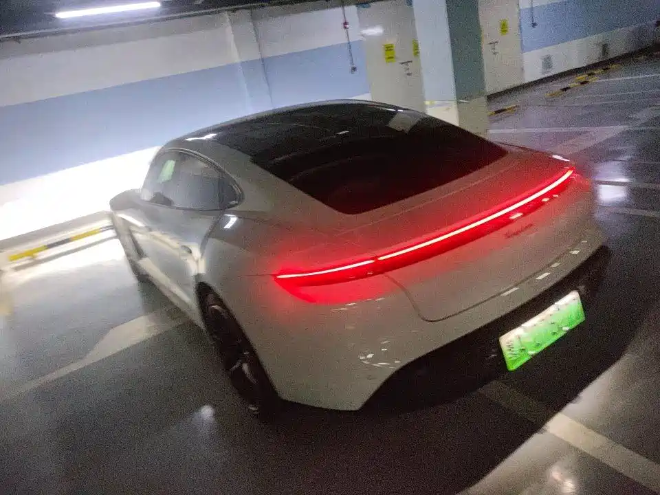 Porsche Taycan — миниатюра 5