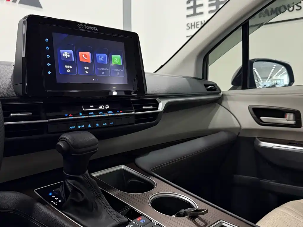 Toyota Sienna — миниатюра 20