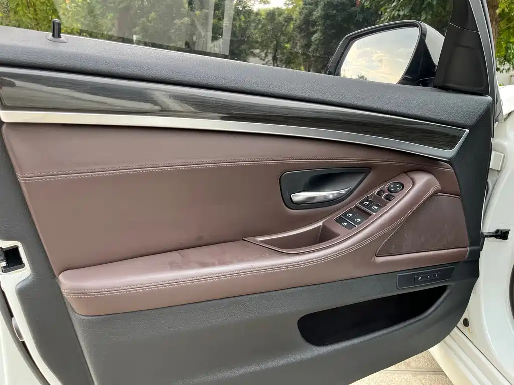 BMW 5 Series — миниатюра 15