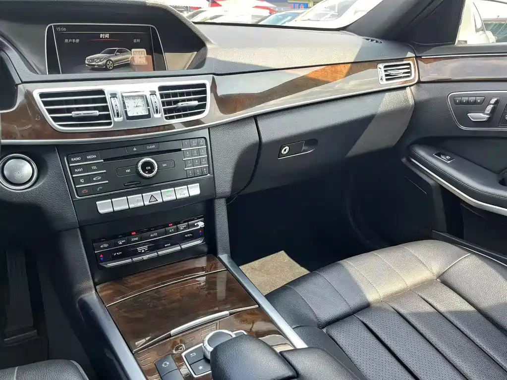 Mercedes-Benz E-Class — миниатюра 12