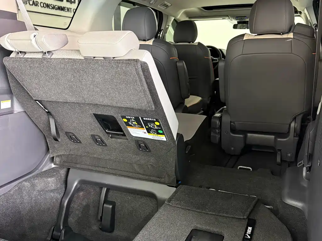 Toyota Sienna — миниатюра 26