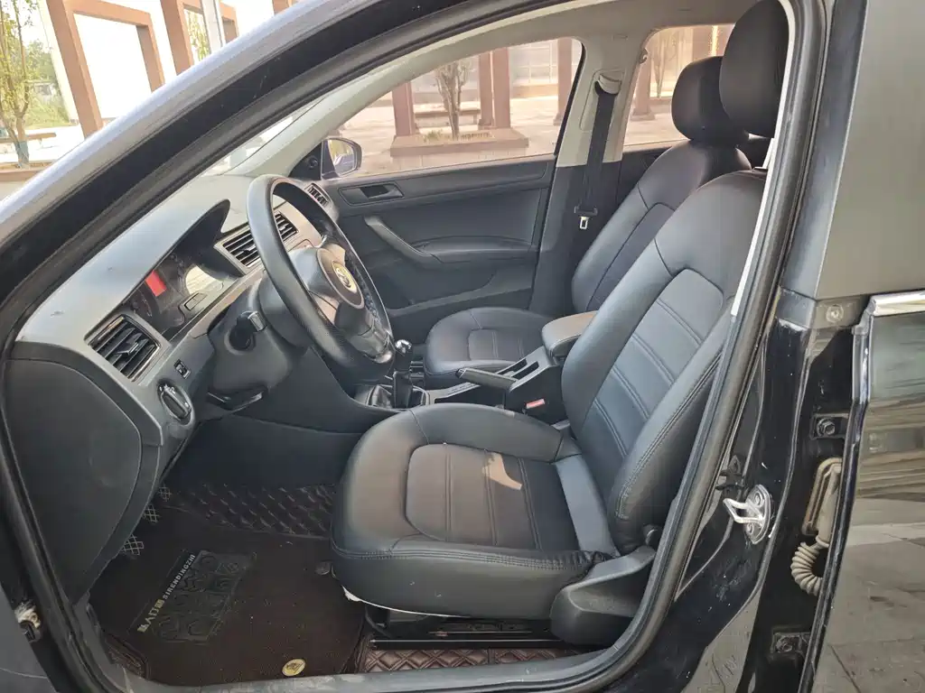 Volkswagen Santana — миниатюра 10