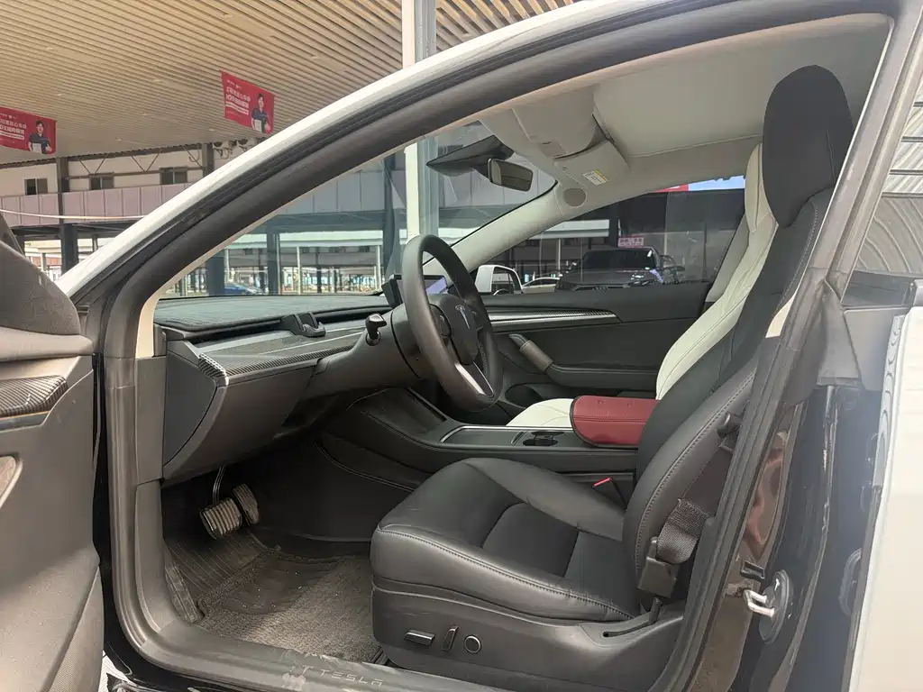 Tesla Model 3 — миниатюра 6